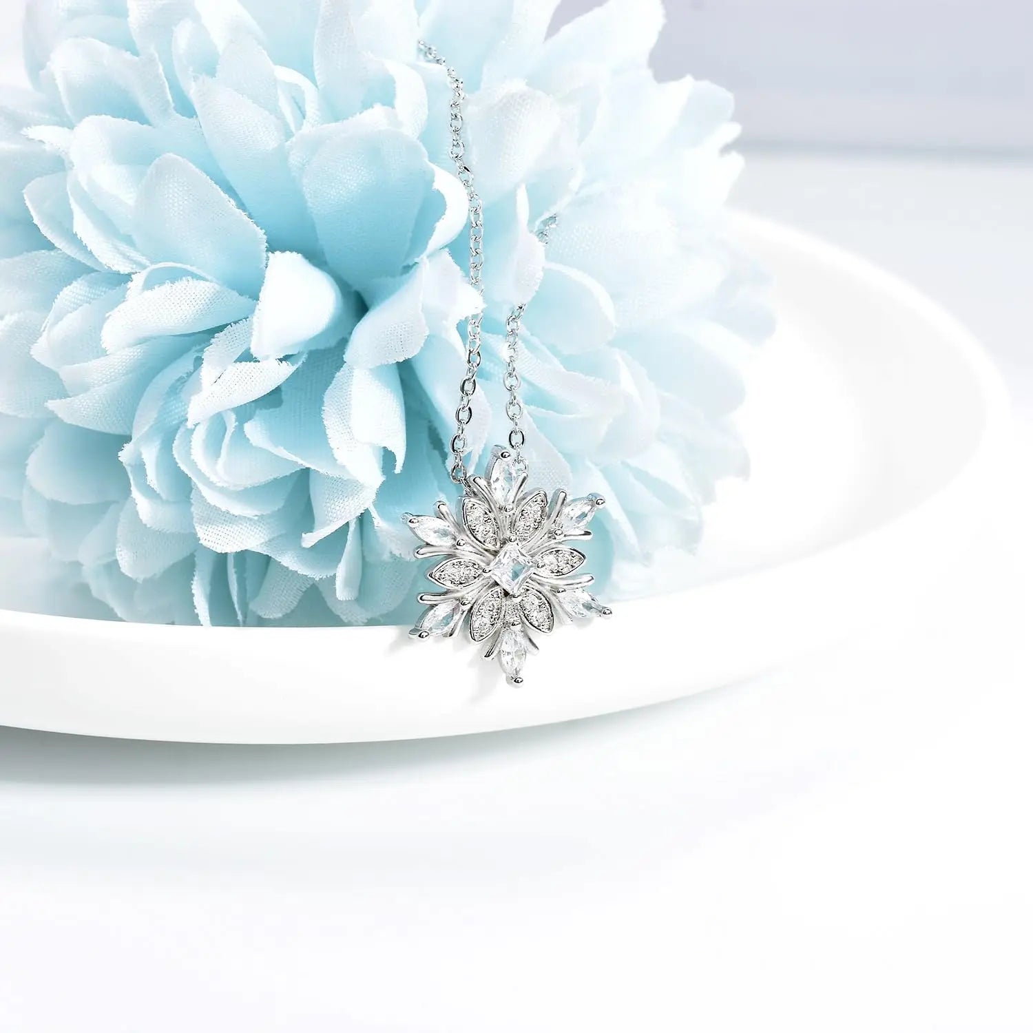 Collier avec Pendentif Flocon de Neige en Zircon blanc