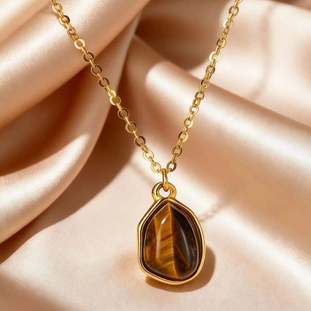 Ketting met geometrische hanger en tijgeroogsteen