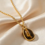 Ketting met geometrische hanger en tijgeroogsteen