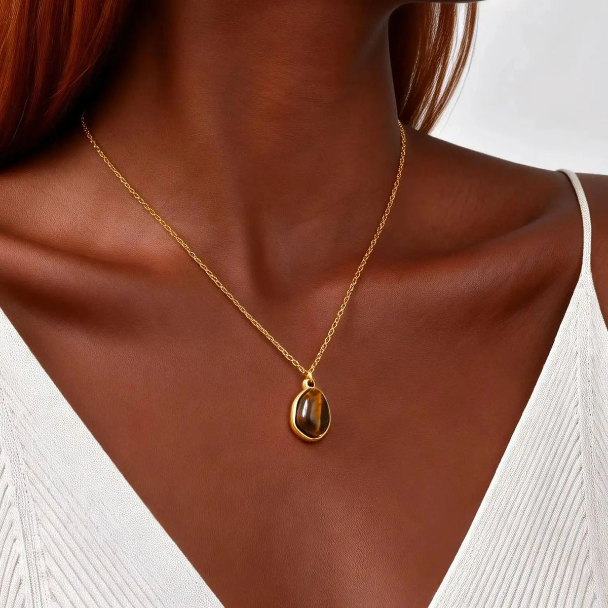 Ketting met geometrische hanger en tijgeroogsteen