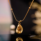 Ketting met waterdruppelvormige hanger van natuurlijke tijgeroogsteen