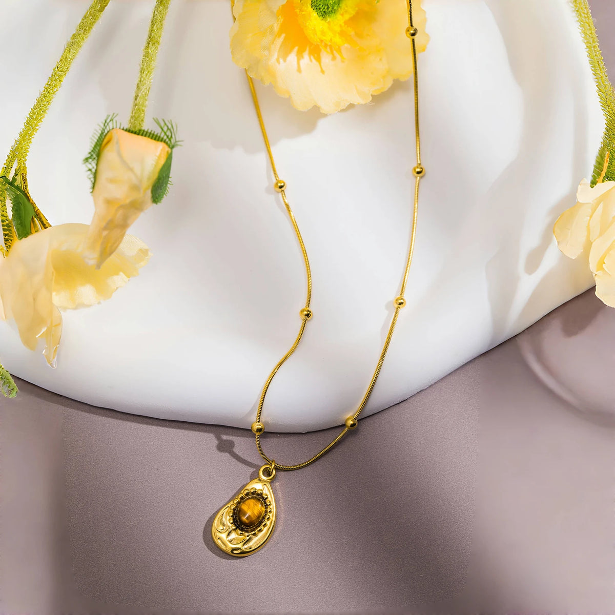 Ketting met waterdruppelvormige hanger van natuurlijke tijgeroogsteen