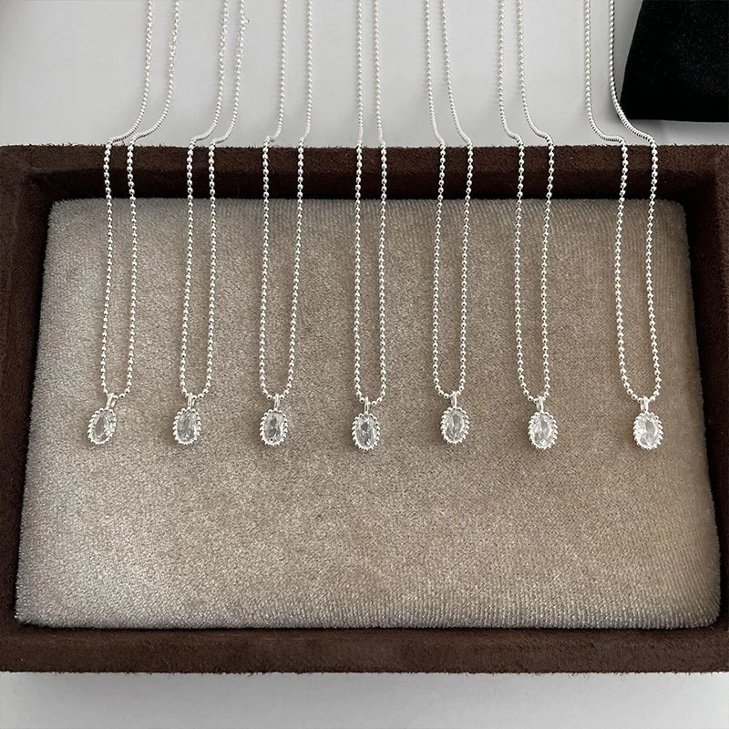 Oval damla şeklinde ışıltılı kolye ucu kolye