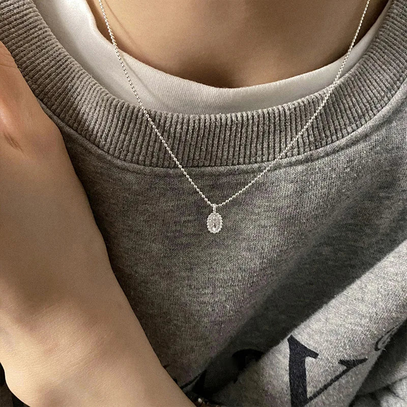 Oval damla şeklinde ışıltılı kolye ucu kolye
