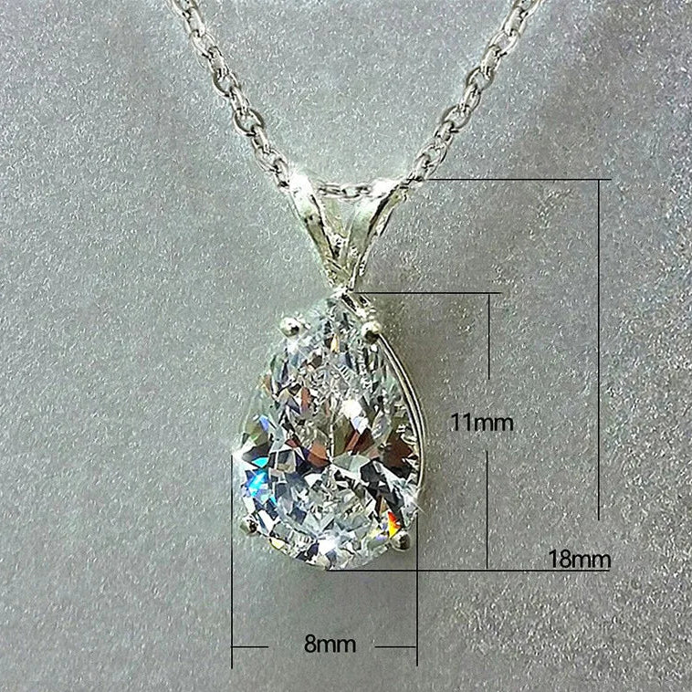 Ketting met hanger in de vorm van een waterdruppel van fonkelend kristal
