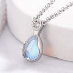 Ketting met druppelvormige hanger van maansteen en kristal