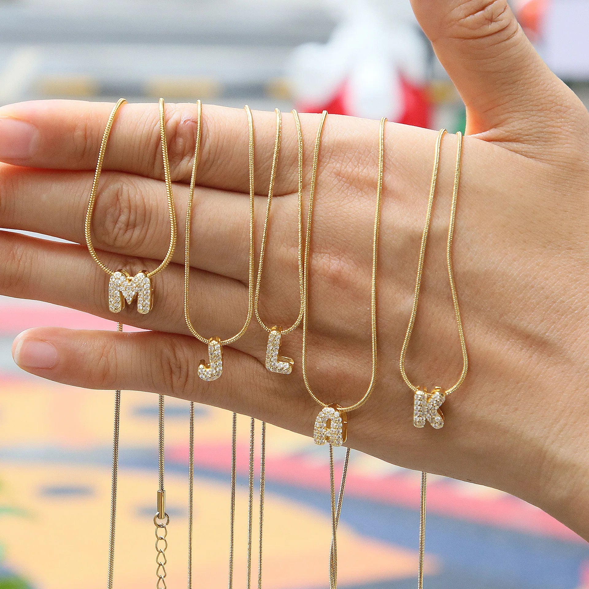 Halsketting met initialenhanger van strass