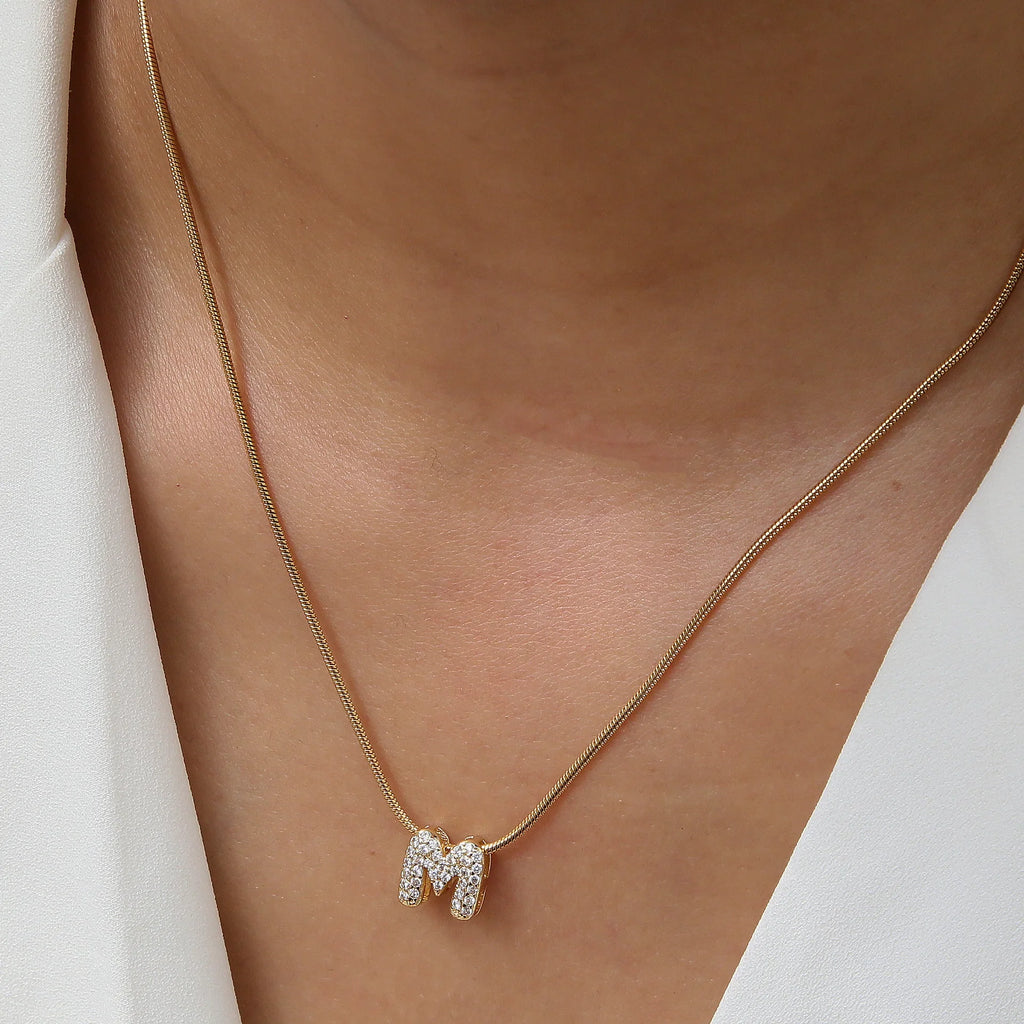 Halsketting met initialenhanger van strass m