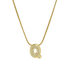 Halsketting met initialenhanger van strass q