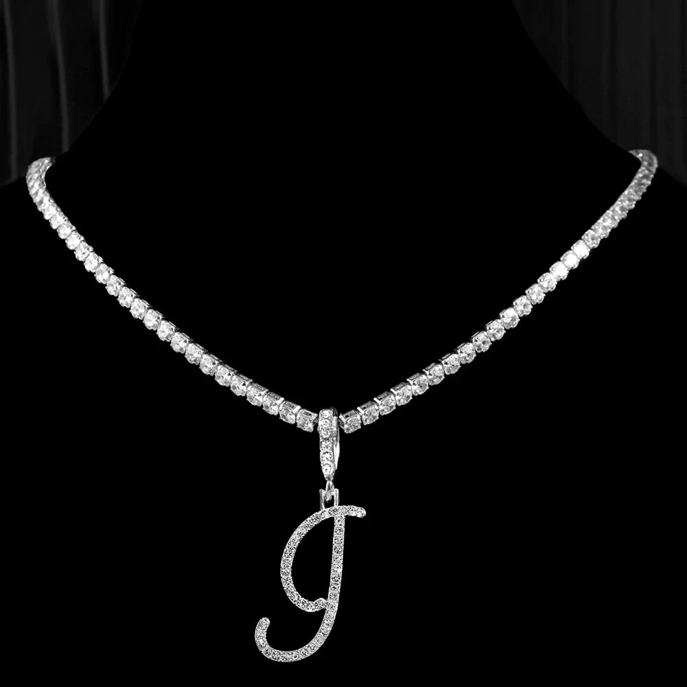 Chokerketting met initiaalhanger en strass i