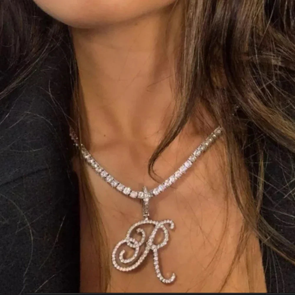 Chokerketting met initiaalhanger en strass r
