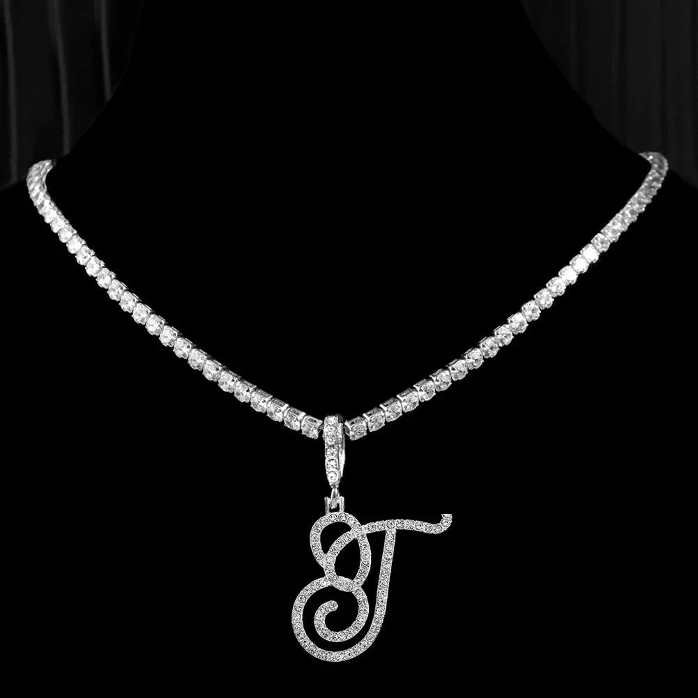 Chokerketting met initiaalhanger en strass t