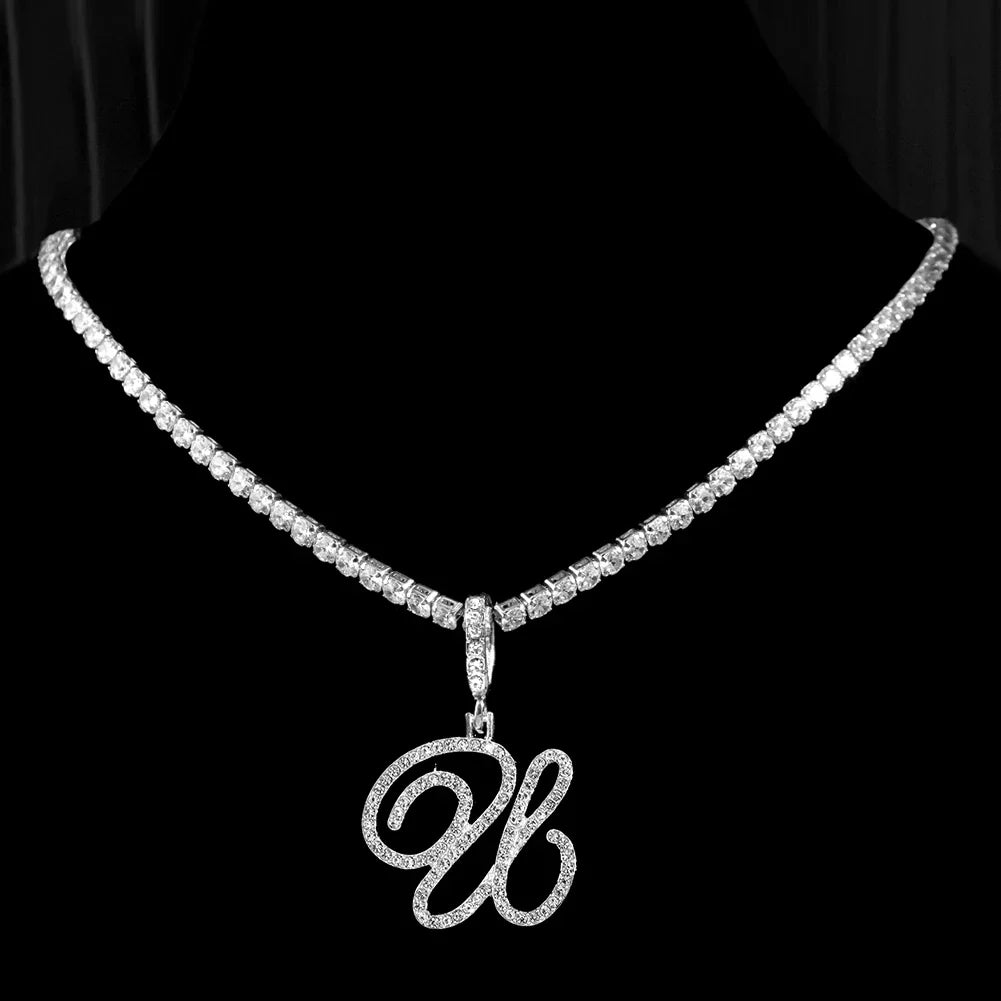 Chokerketting met initiaalhanger en strass u
