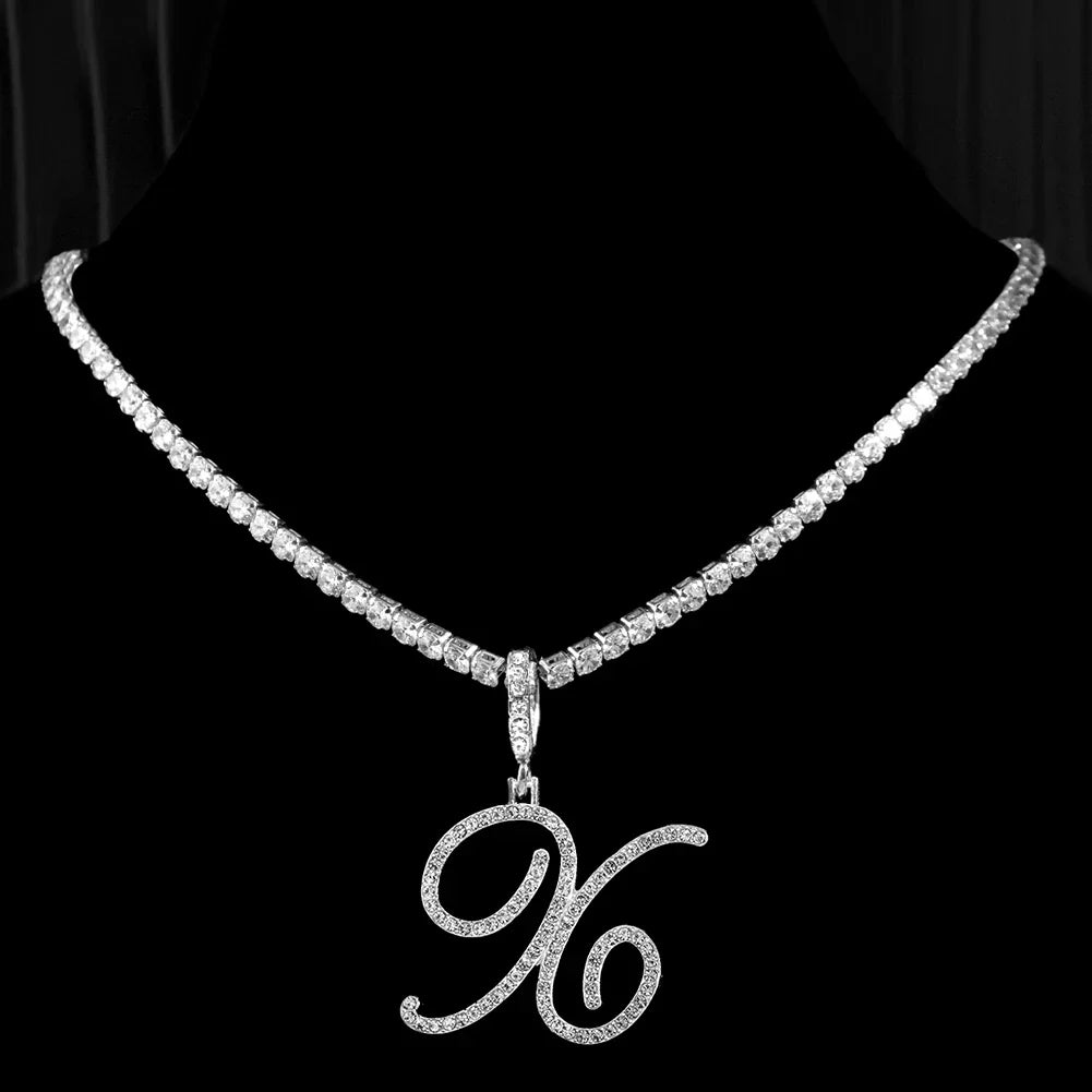 Chokerketting met initiaalhanger en strass x