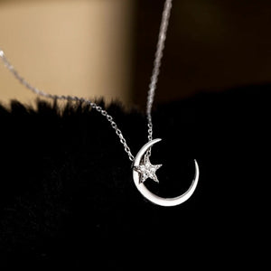 Collier avec Pendentif Lune et Etoile en Crystal