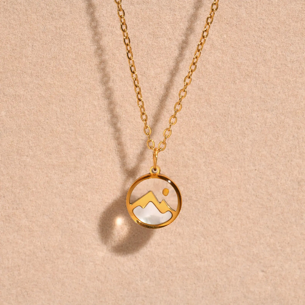 Collier avec Pendentif Montagne et Lune