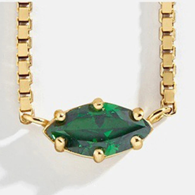 Ketting met oogvormige hanger met geboortesteen mei