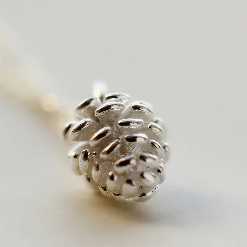 Ketting met Dennenappel Hanger 