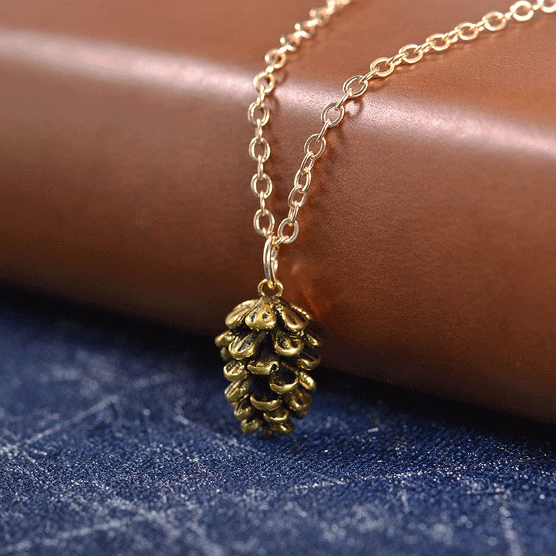 Collier avec Pendentif Pomme de Pin Femme or