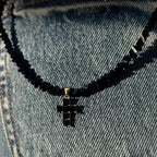 Ketting met zwarte fonkelende kruis choker hanger