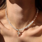 Ketting met witte fonkelende kruis choker hanger