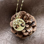 Ketting met ronde hanger levensboom bezet met kristallen