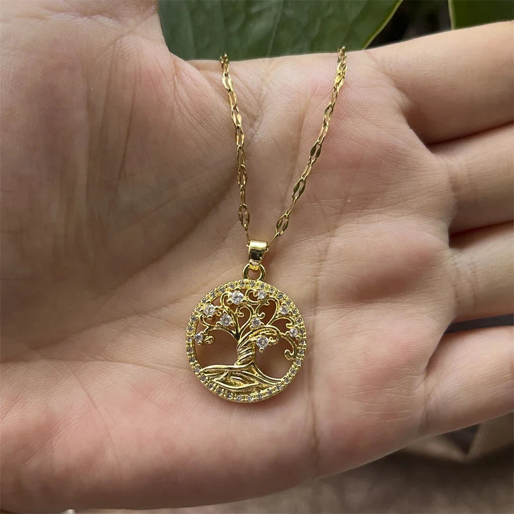 Ketting met ronde hanger levensboom bezet met kristallen
