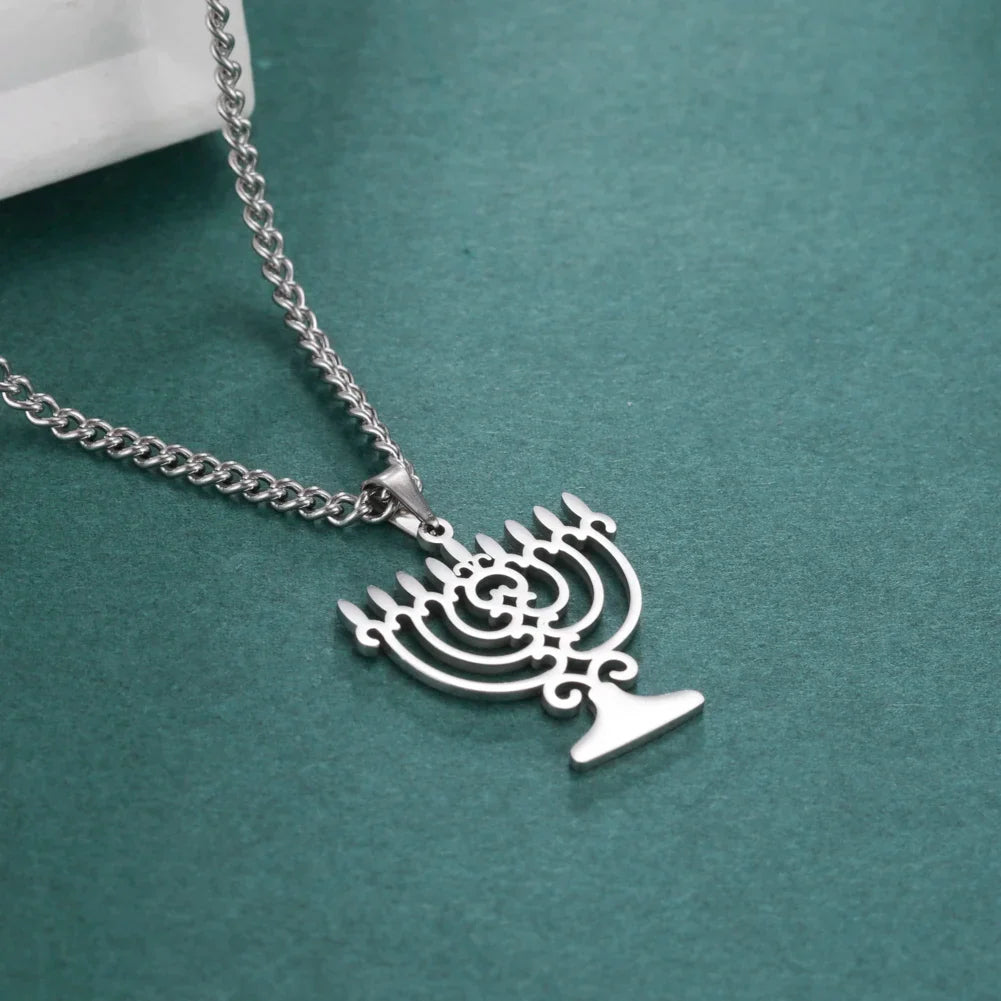 Ketting met symbolische Joodse Menorah hanger