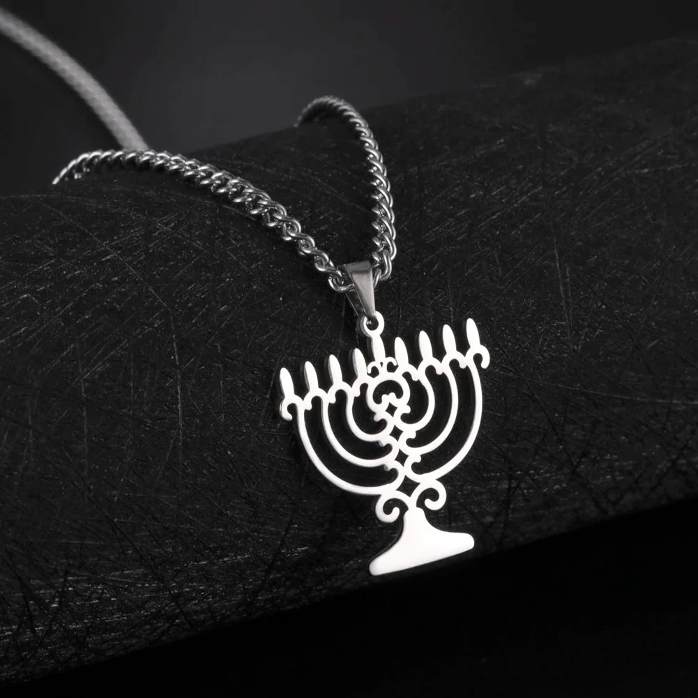 Ketting met symbolische Joodse Menorah hanger
