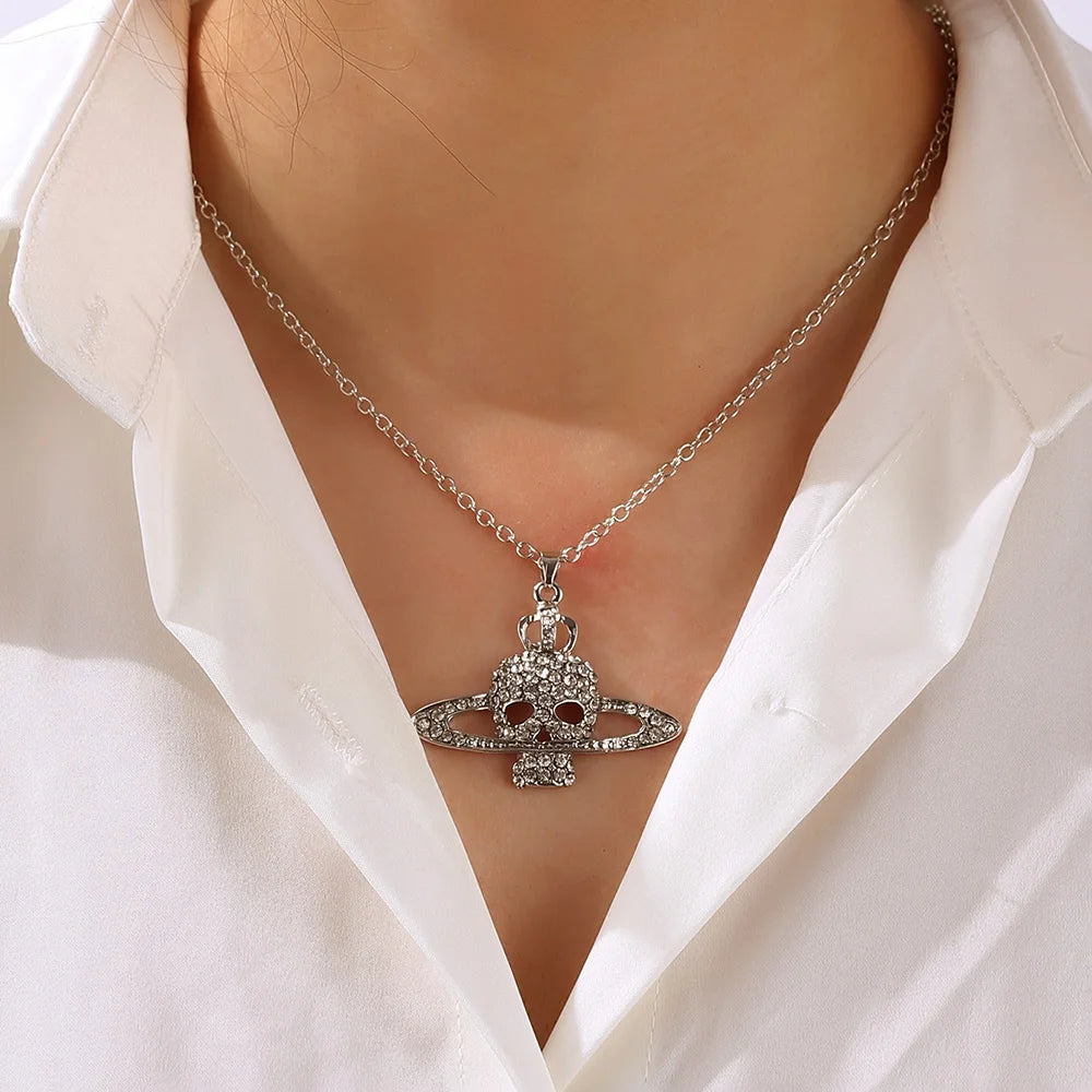 Collier avec Pendentif Tête de Mort en Strass