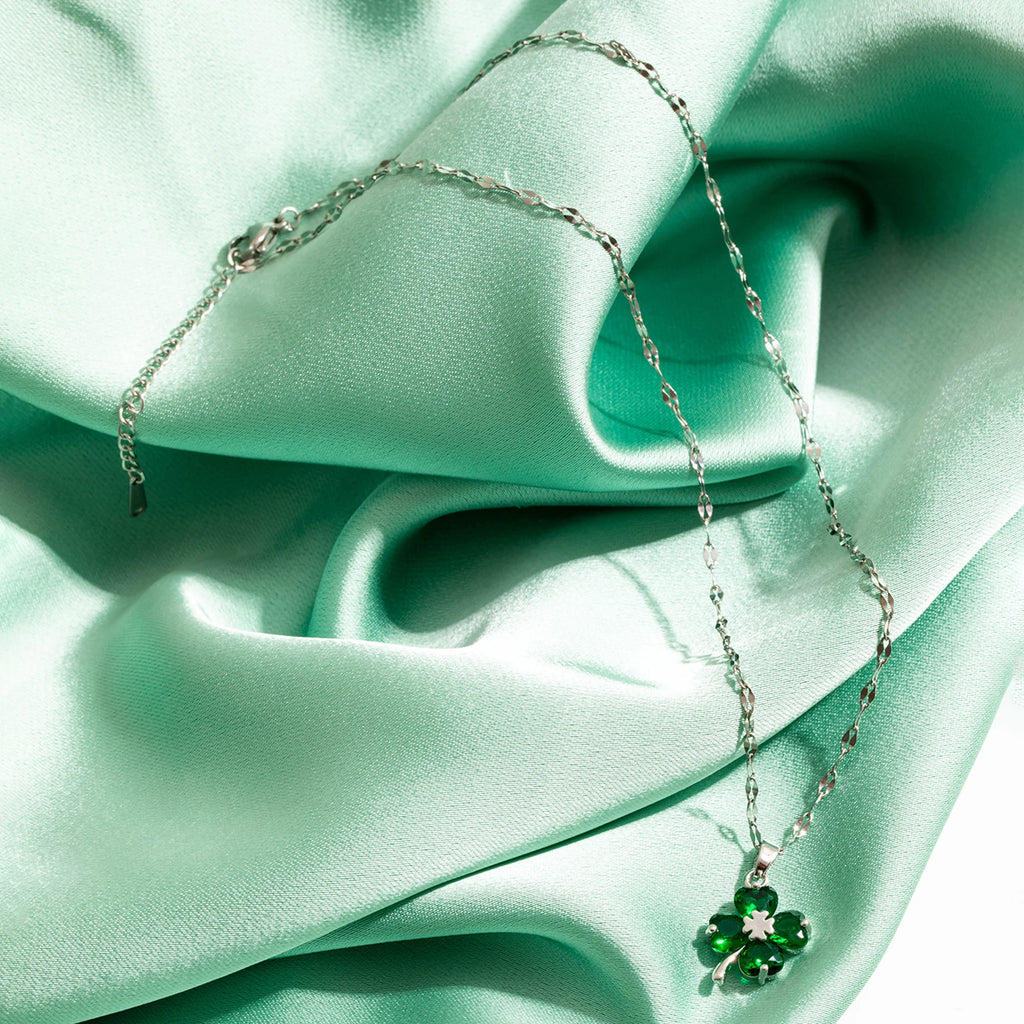 Collier avec Pendentif Trèfle à 4 Feuilles Coloré argent et vert