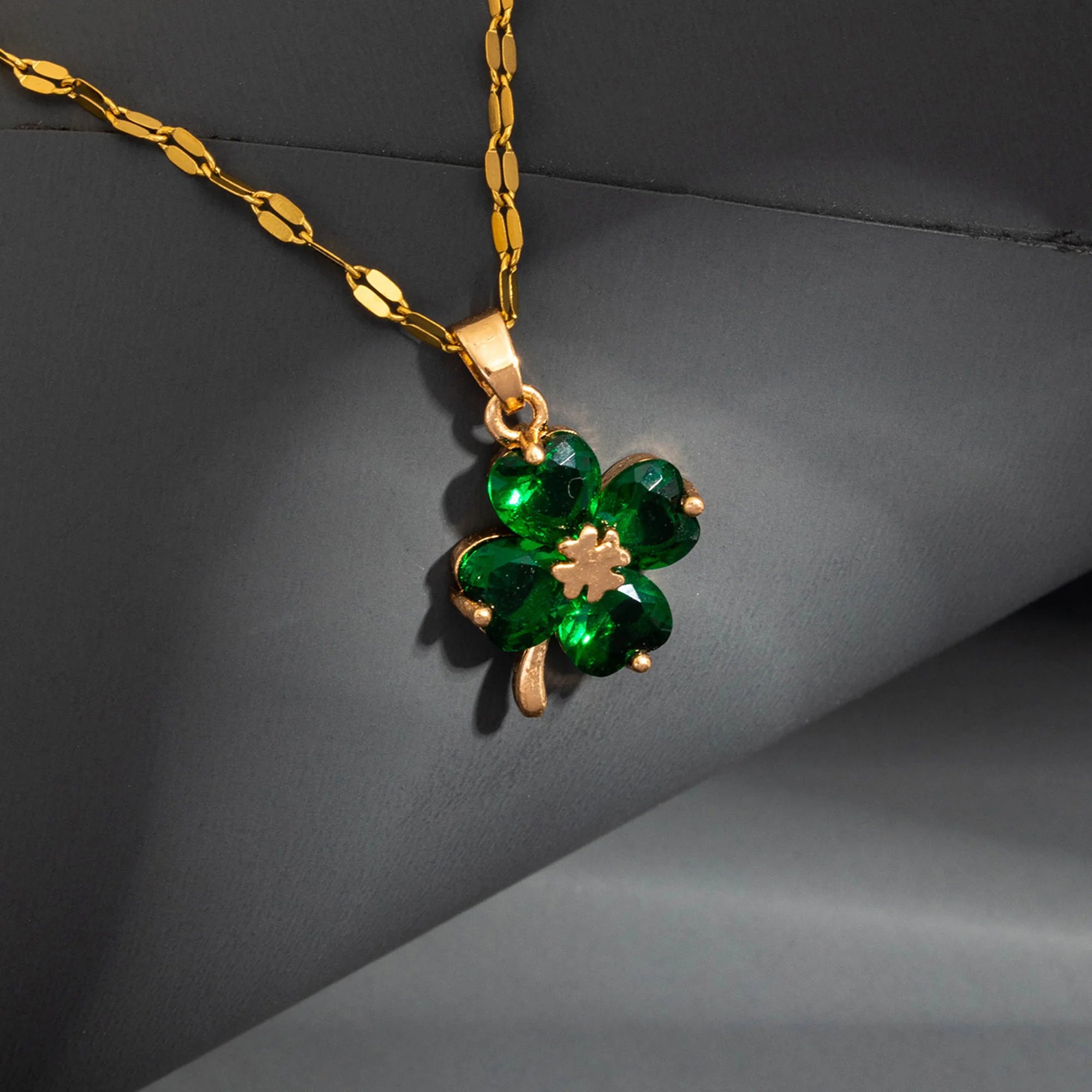 Collier avec Pendentif Trèfle à 4 Feuilles Coloré or et vert