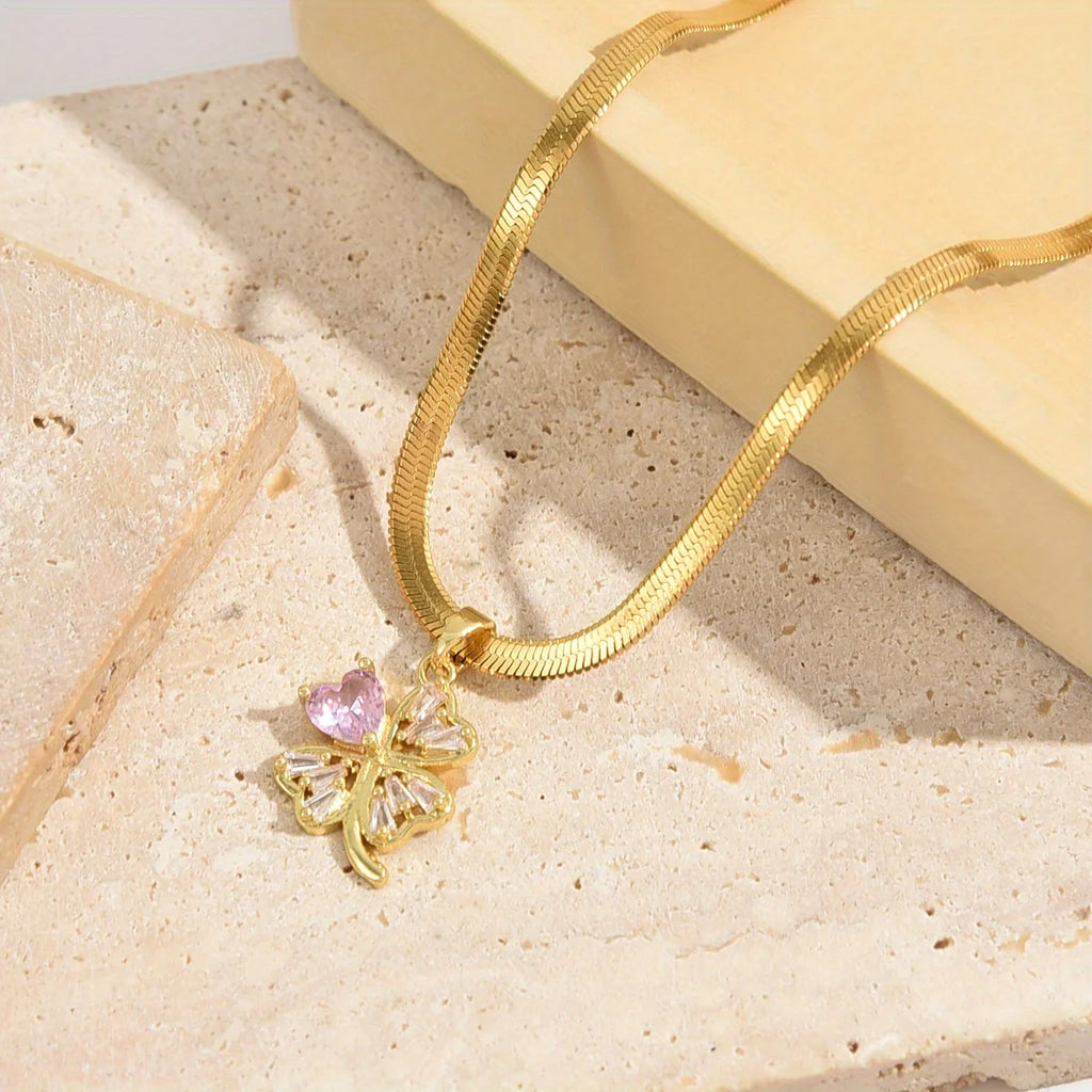 Collier avec Pendentif Trèfle à 4 feuilles Porte Bonheur et Zircon