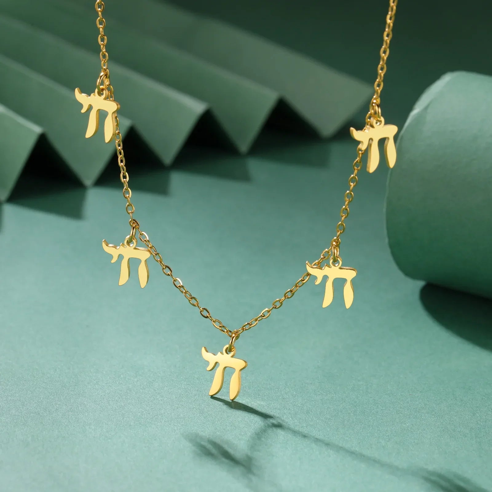 Ketting met hangers in Hebreeuwse letter Chai joods goud