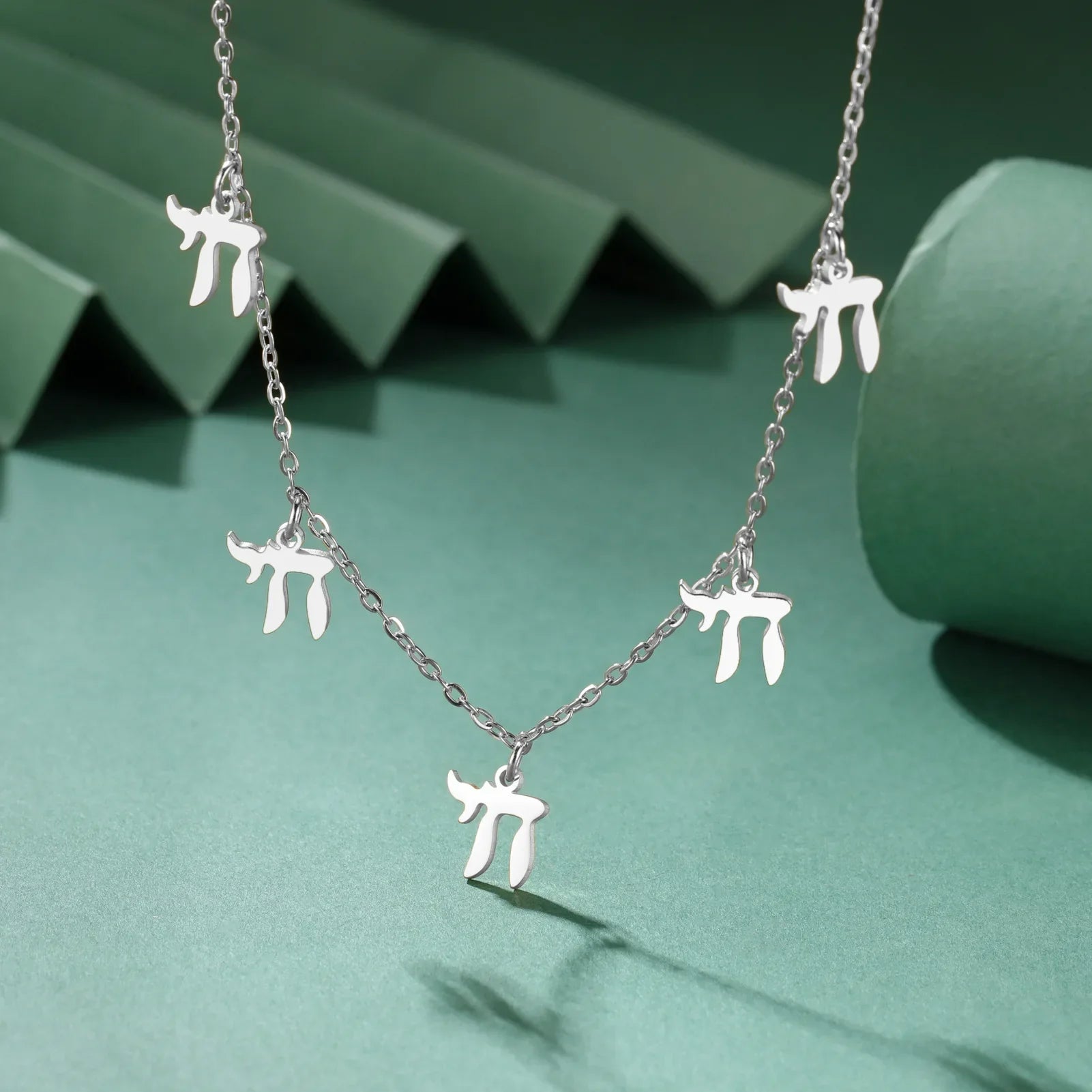 Ketting met hangers in Hebreeuwse letter Chai joods zilver