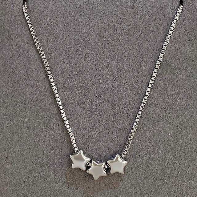 Halsketting met drievoudige sterhangers zilver