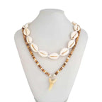 Set van 2 boho halskettingen met schelpen en witte haaientand hanger