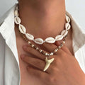 Set van 2 boho halskettingen met schelpen en witte haaientand hanger