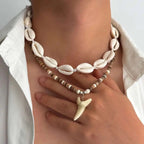Set van 2 boho halskettingen met schelpen en witte haaientand hanger