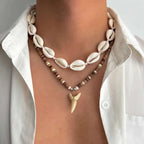 Set van 2 boho halskettingen met schelpen en witte haaientand hanger