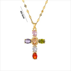 Gekleurde ketting met kruisvormige hanger met strass 