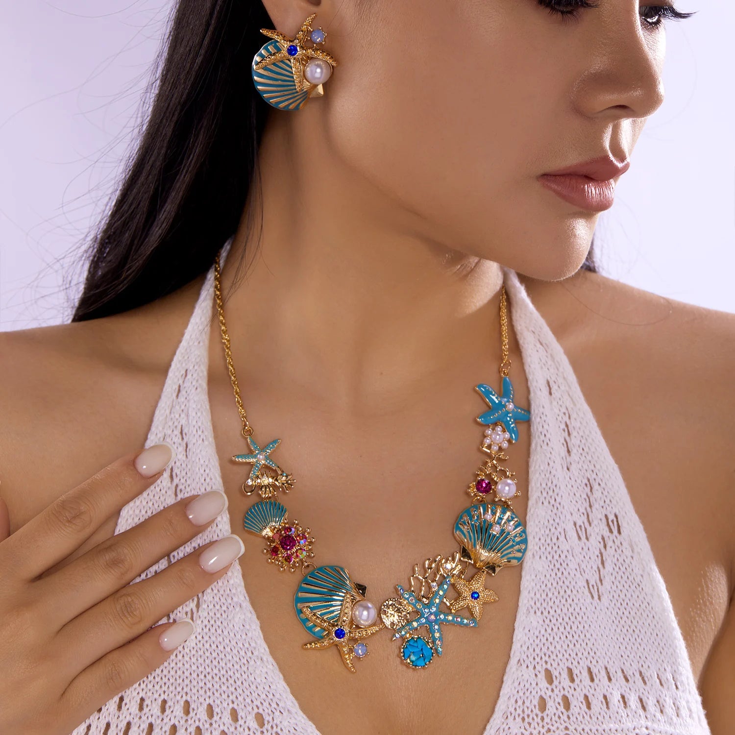 Goudkleurige en blauwachtige schelpketting