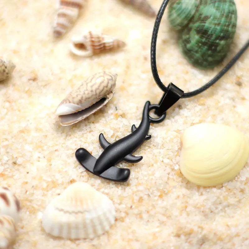 Ketting met koord en zwarte hamerhaai hanger