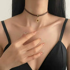 Collier cordon avec pendentif soleil et pierre d'oeil de tigre