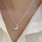 Collier Discret avec Pendentif Lune