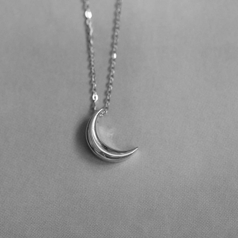 Collier Discret avec Pendentif Lune Femme argent