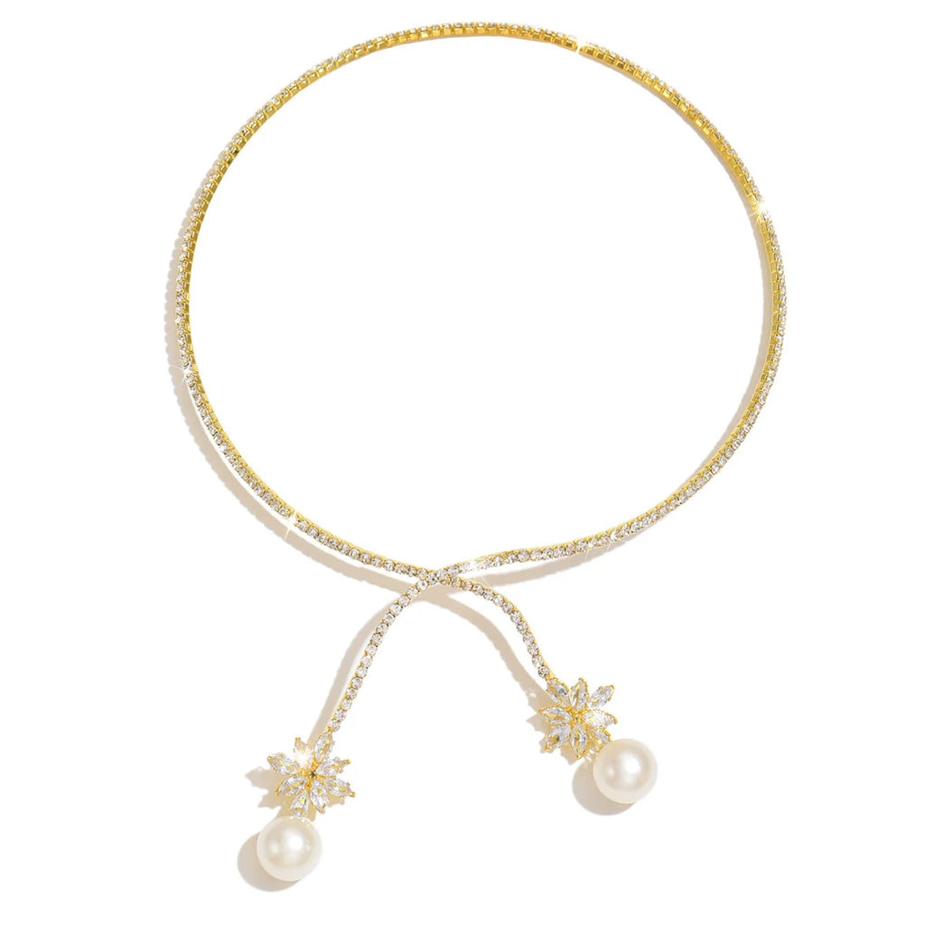 Collier élégant brillant avec perles