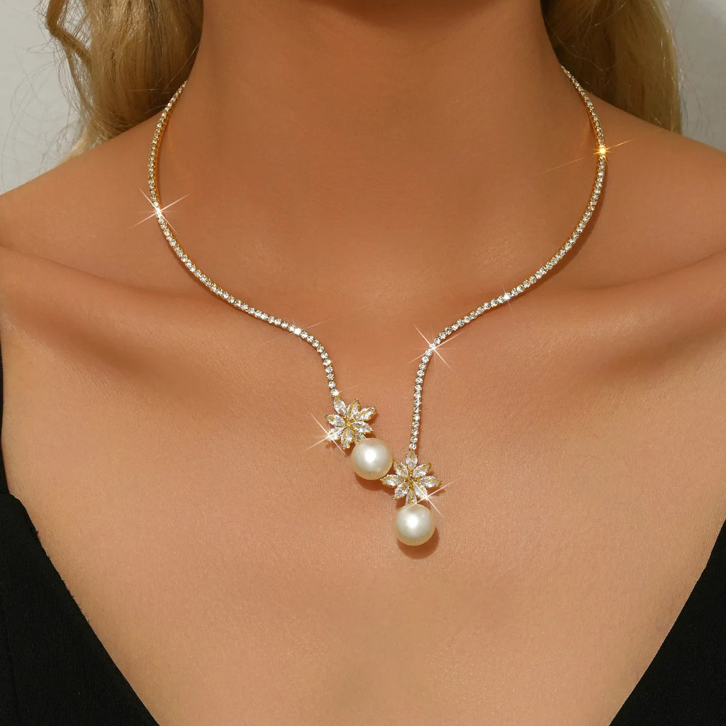 Collier élégant brillant avec perles
