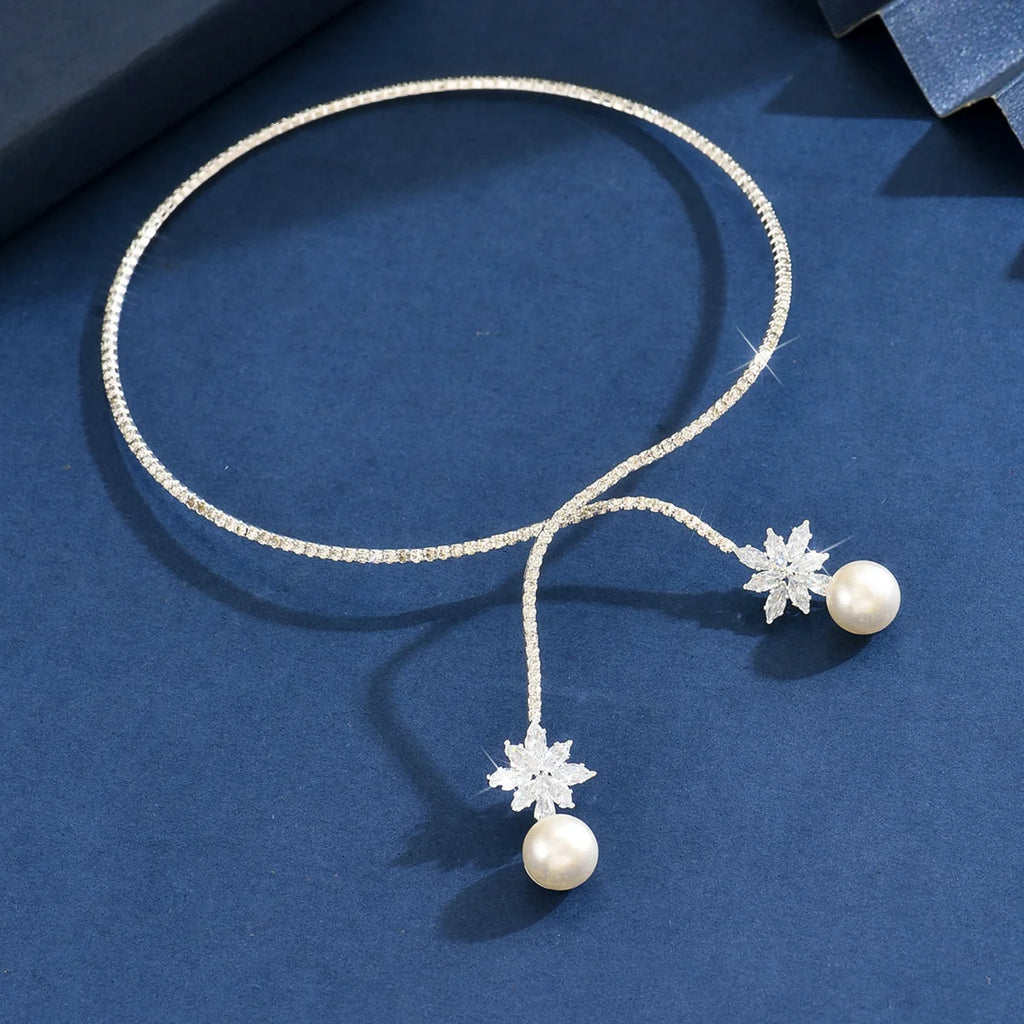 Collier élégant brillant avec perles