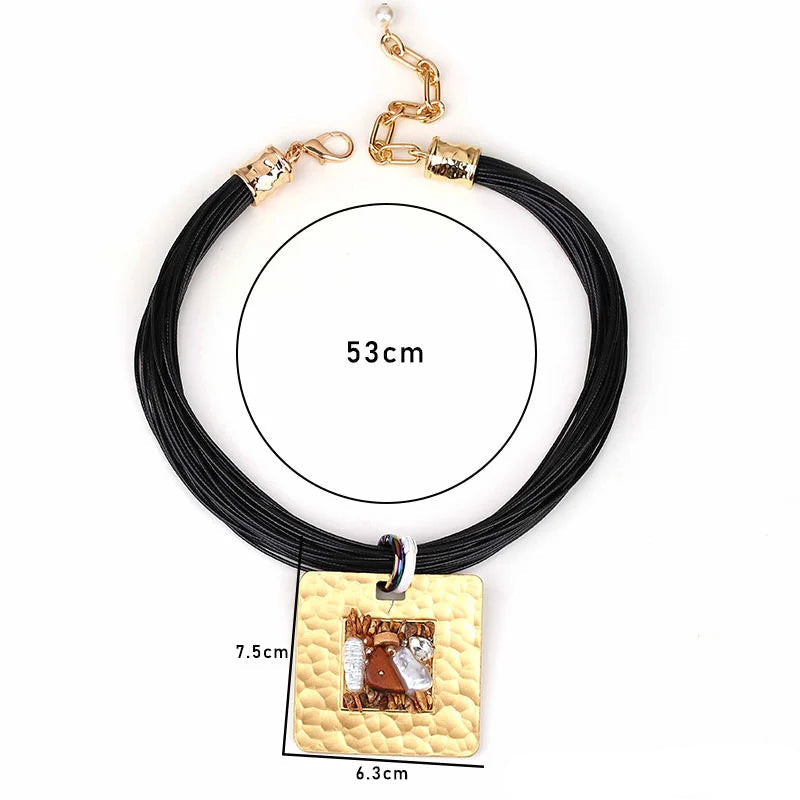 Collier en Cordes avec Pendentif Carré 